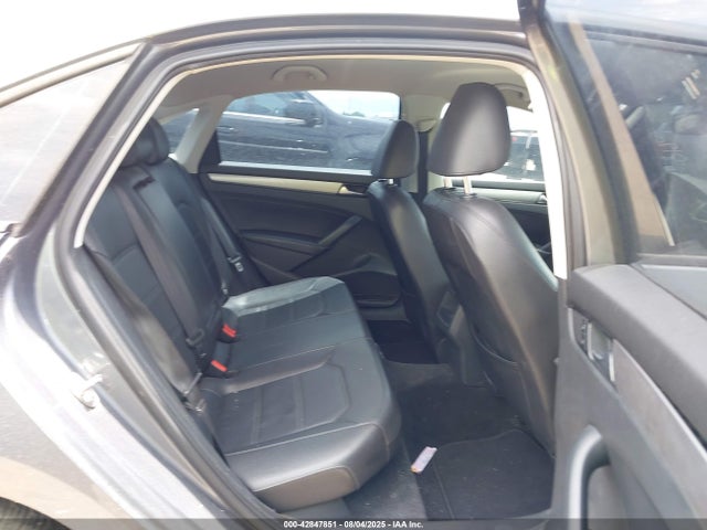 Volkswagen 2015 2015 1VWAT7A37FC019064 Image 8