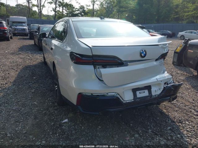 2023 BMW 740 WBA23EH03PCN22614 Photo 2