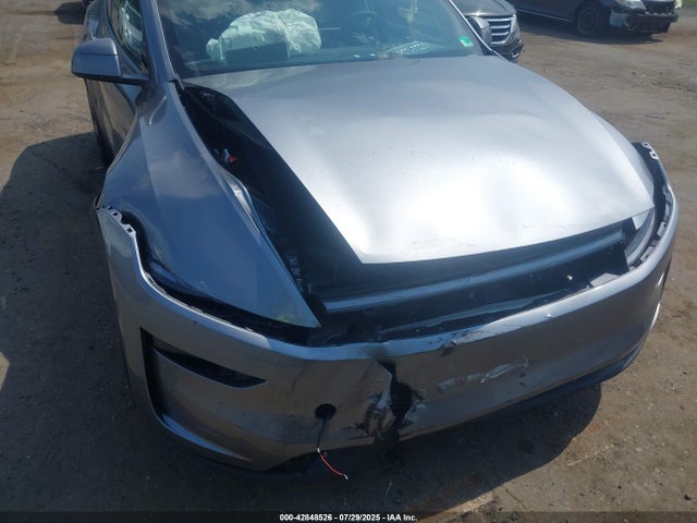 2026 TESLA MODEL Y 7SAYGDEE5TA389475 Photo 5