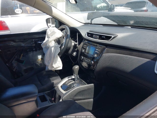 JN8AT2MT7GW007096 Nissan Rogue