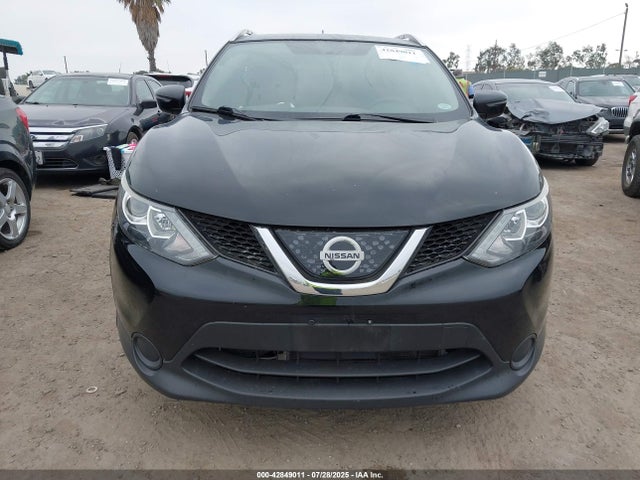 JN1BJ1CP8JW189776 Nissan 2018