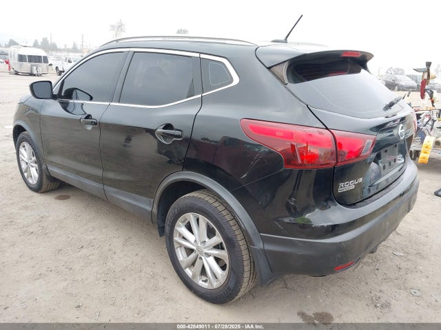 JN1BJ1CP8JW189776 Nissan 2018