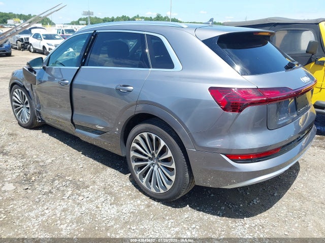 2019 AUDI E-TRON WA1VABGE4KB012542 Photo 2