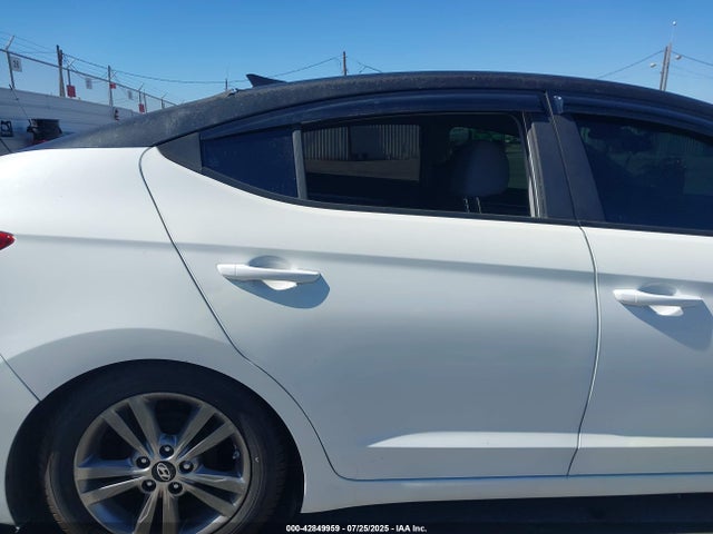 5NPD84LF9HH128432 Hyundai Elantra