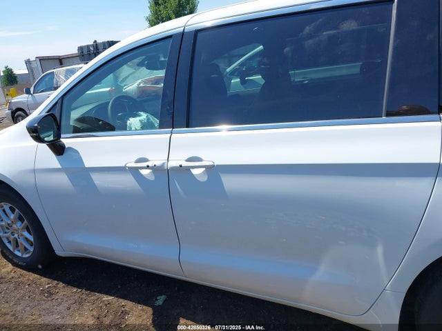 Chrysler 2025 2025 2C4RC1BG9SR563507 Image 14