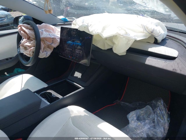 2025 TESLA MODEL 3 5YJ3E1EB8SF890363 Photo 4