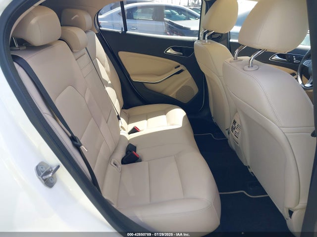 WDCTG4EB0JJ483764 Mercedes-Benz m270