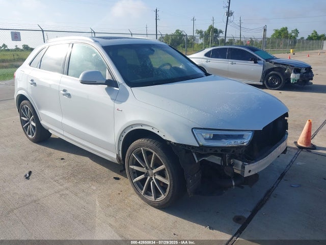 2018 AUDI Q3 WA1HCCFS1JR031592 Photo 0