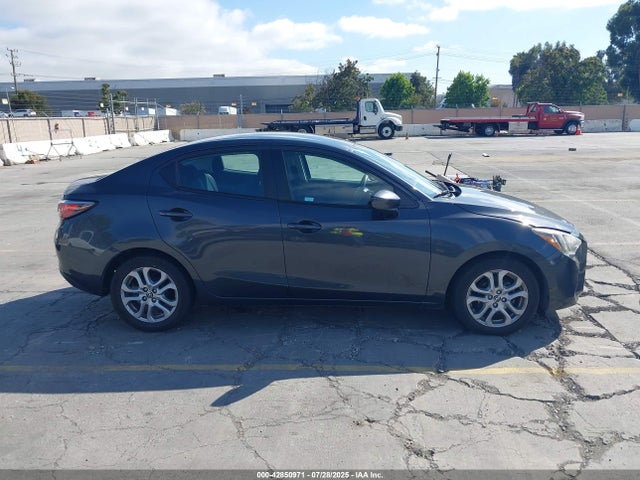 3MYDLBZV1GY106011 Scion p5v