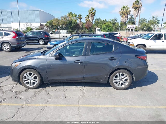 3MYDLBZV1GY106011 Scion p5v