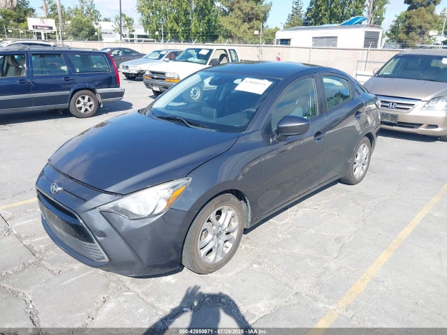 3MYDLBZV1GY106011 Scion p5v