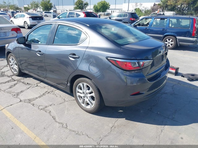 3MYDLBZV1GY106011 Scion p5v