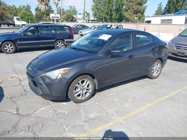3MYDLBZV1GY106011 Scion p5v