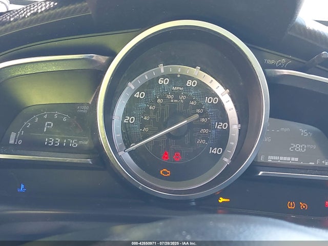 3MYDLBZV1GY106011 Scion p5v