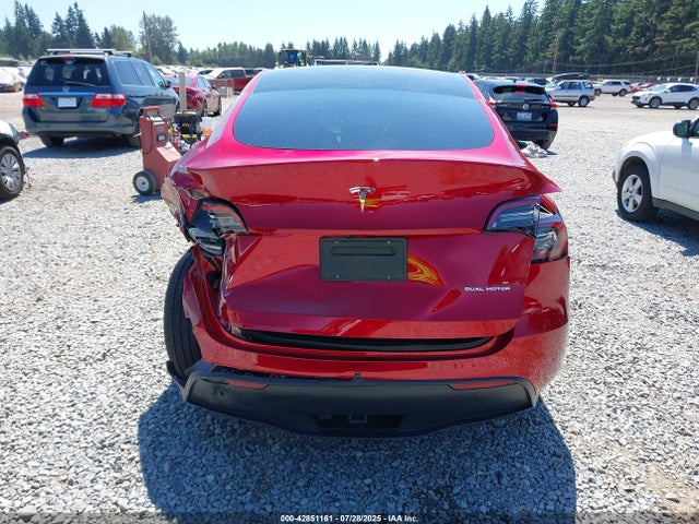 Tesla Model Y Long Range Dual Motor All-wheel Drive 2024 7SAYGDEE2RF131944 Image 16