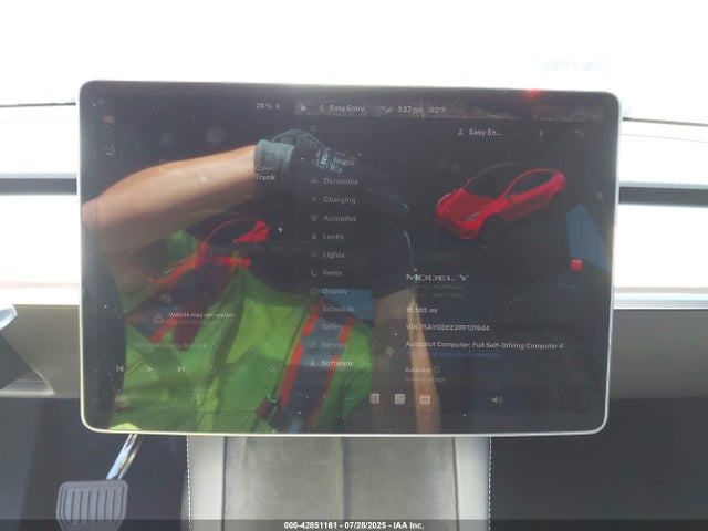 Tesla Model Y Long Range Dual Motor All-wheel Drive 2024 7SAYGDEE2RF131944 Image 18