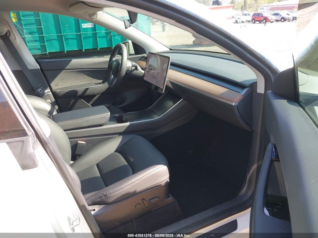 5YJYGDEE7LF008824 Tesla 2020