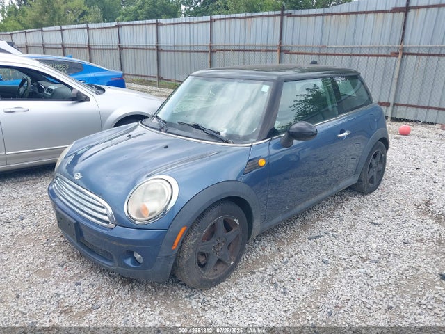 2010 MINI COOPER WMWMF3C5XATZ26038 Photo 1