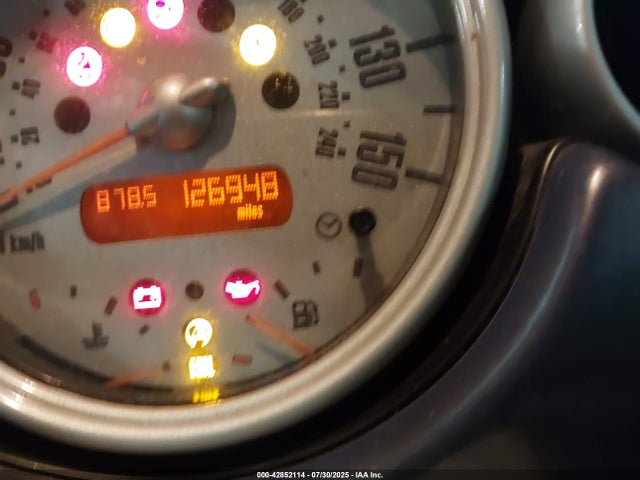 2005 MINI COOPER S WMWRH33405TF81778 Photo 6