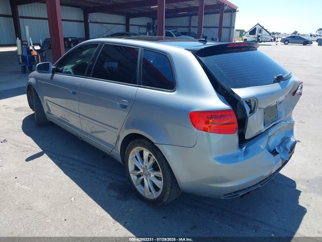 2012 AUDI A3 WAUBEAFM4CA109633 Photo 2