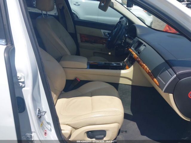 2015 JAGUAR XF SAJWA0FS6FPU65450 Photo 4