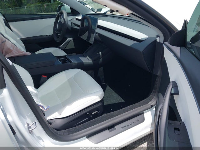 2025 TESLA MODEL 3 5YJ3E1EA7SF976853 Photo 4