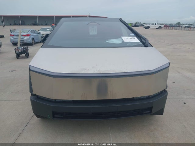 Tesla Cybertruck 2024 7G2CEHED1RA024132 Image 11
