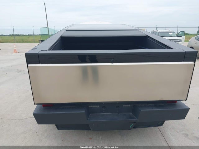 Tesla Cybertruck 2024 7G2CEHED1RA024132 Image 15