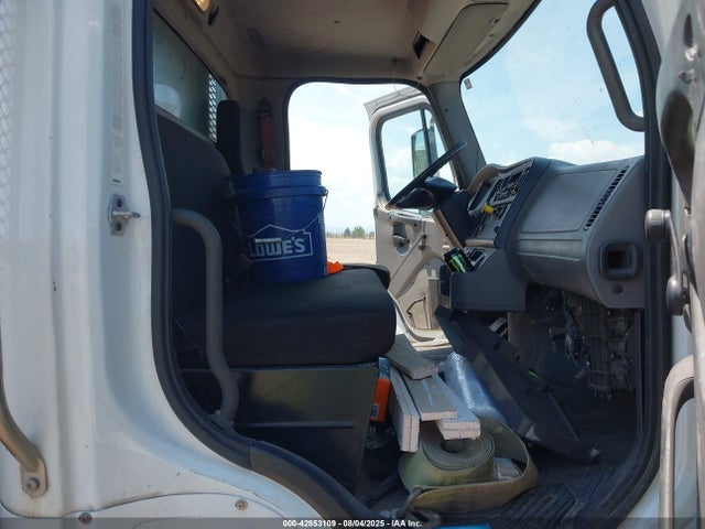 1FVHCYCY7GHHB6175 Freightliner Cummins Isl