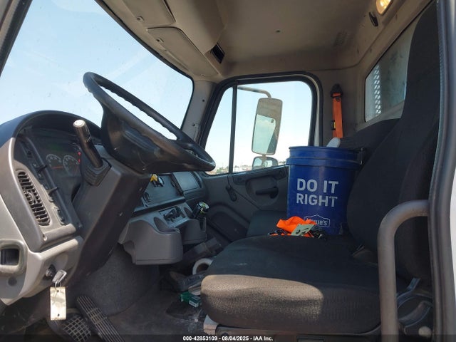 1FVHCYCY7GHHB6175 Freightliner Cummins Isl