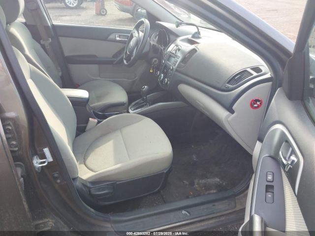 2013 KIA FORTE KNAFU4A22D5704079 Photo 4