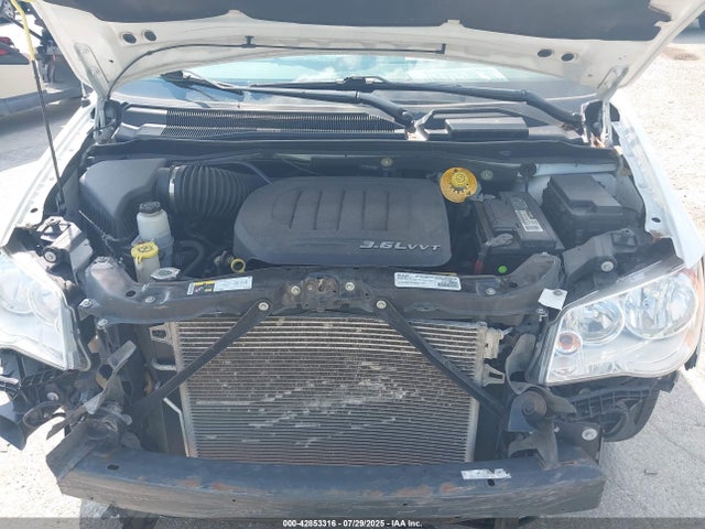 Chrysler Town and Country 2016 2C4RC1AG3GR260540 Image 10