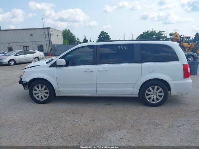 Chrysler Town and Country 2016 2C4RC1AG3GR260540 Image 14