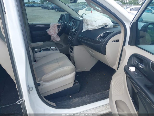 Chrysler Town and Country 2016 2C4RC1AG3GR260540 Image 5