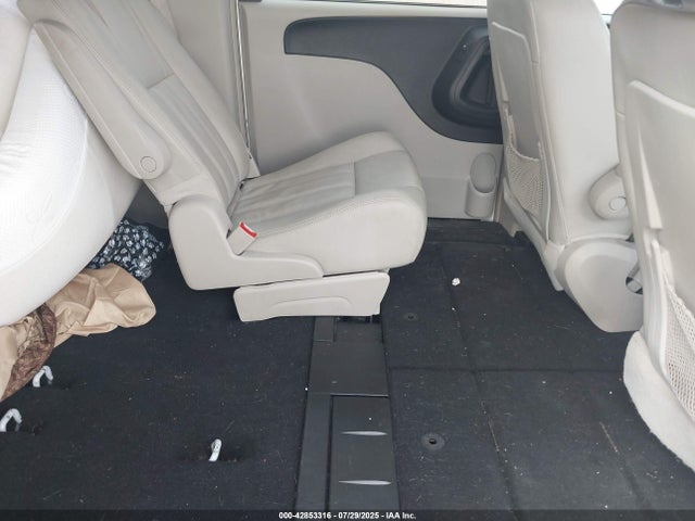 Chrysler Town and Country 2016 2C4RC1AG3GR260540 Image 8