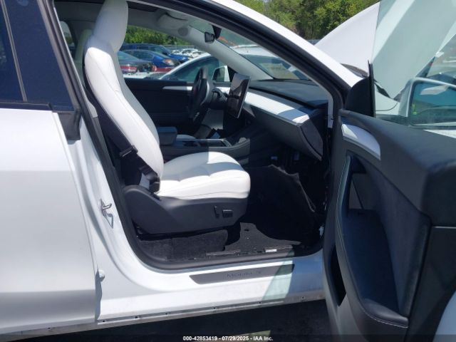 2023 TESLA MODEL Y 7SAYGDEF9PF740292 Photo 4