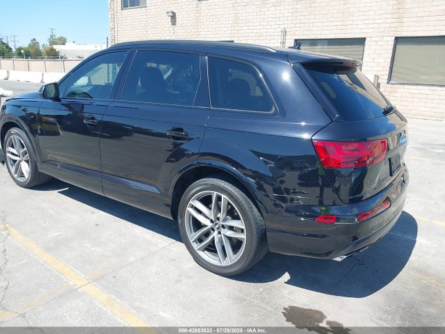 Audi Q7 2017 WA1VAAF75HD020952 Image 3