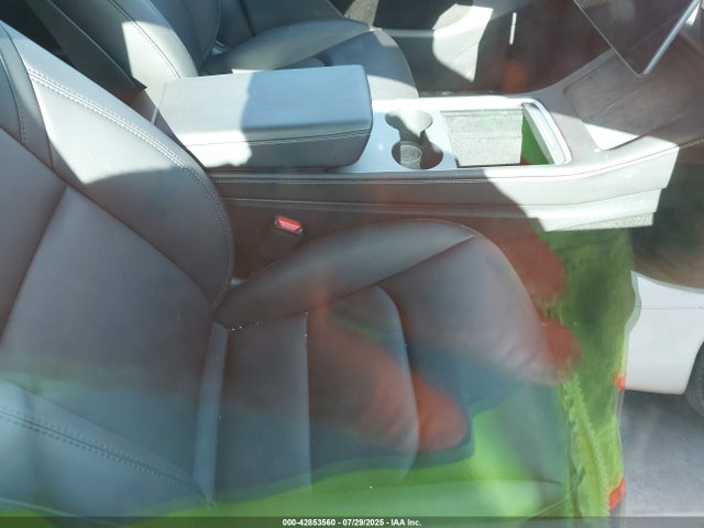7SAYGAEE9SF288732 Tesla 2025