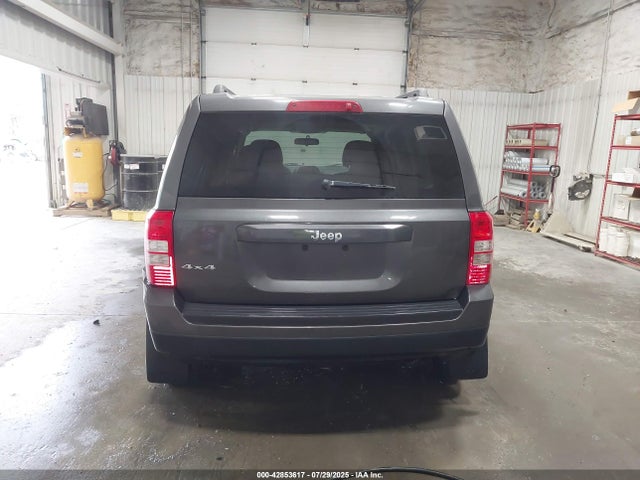 1C4NJRBB6ED898013 Jeep 2014