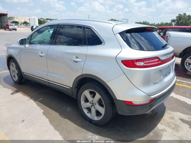 5LMCJ1C97GUJ22215 Lincoln 2016