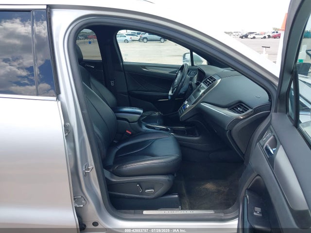 5LMCJ1C97GUJ22215 Lincoln 2016