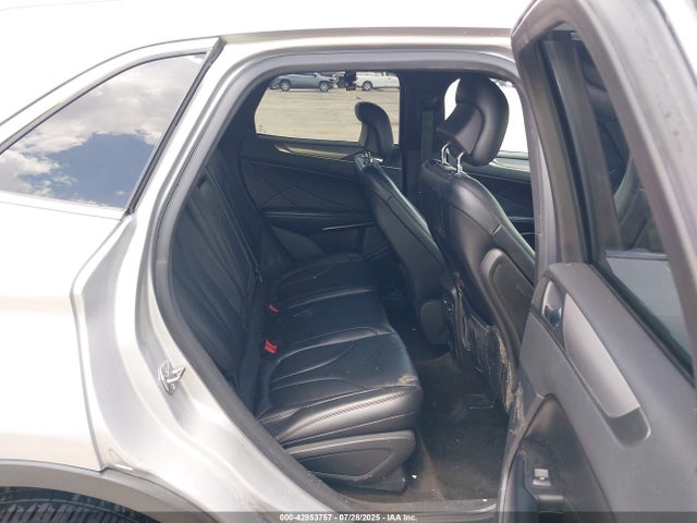 5LMCJ1C97GUJ22215 Lincoln 2016