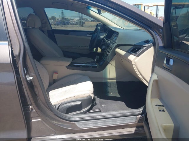 5NPE24AF4HH545692 Hyundai 2017