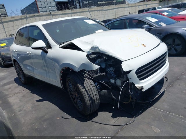 2017 PORSCHE CAYENNE WP1AA2A28HKA86282 Photo 0