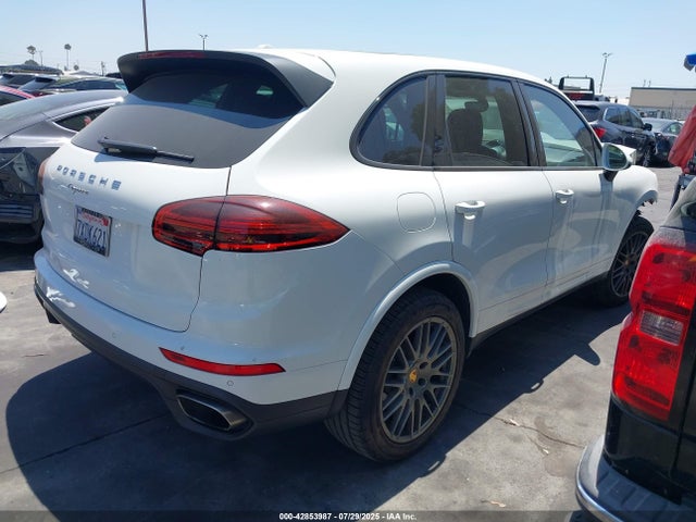 2017 PORSCHE CAYENNE WP1AA2A28HKA86282 Photo 3