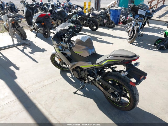 Kawasaki EX400 2021 JKAEXKG18MDAC5036 Image 3
