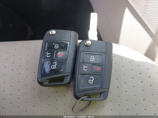3VW2A7AU7FM071800 Volkswagen 2015