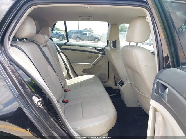 3VW2A7AU7FM071800 Volkswagen 2015