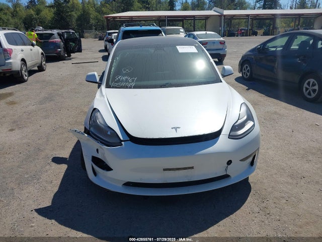 5YJ3E1EC4MF064900 Tesla 2021