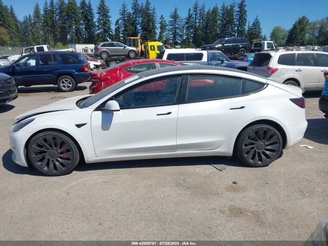 5YJ3E1EC4MF064900 Tesla 2021
